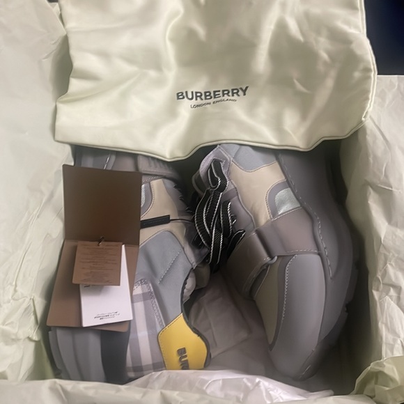 100% authentic (proof of purchase) regular price 790. - Picture 7 of 7